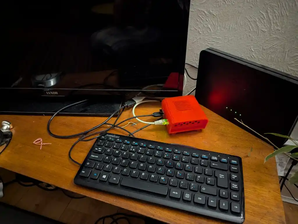 picture of raspberry pi in plastic case